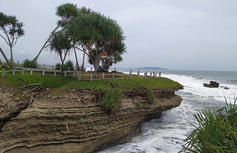 Spot Batu Hiu Pangandaran